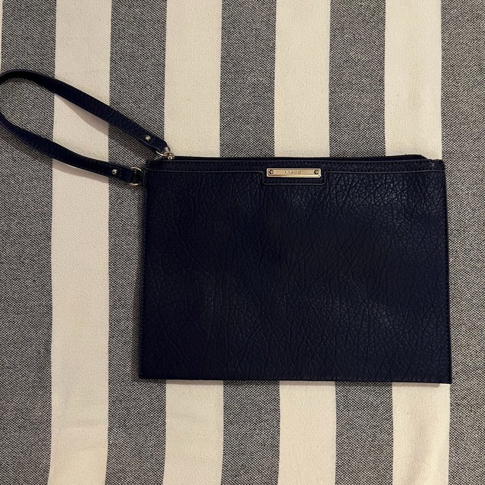 Nine west navy wristlet